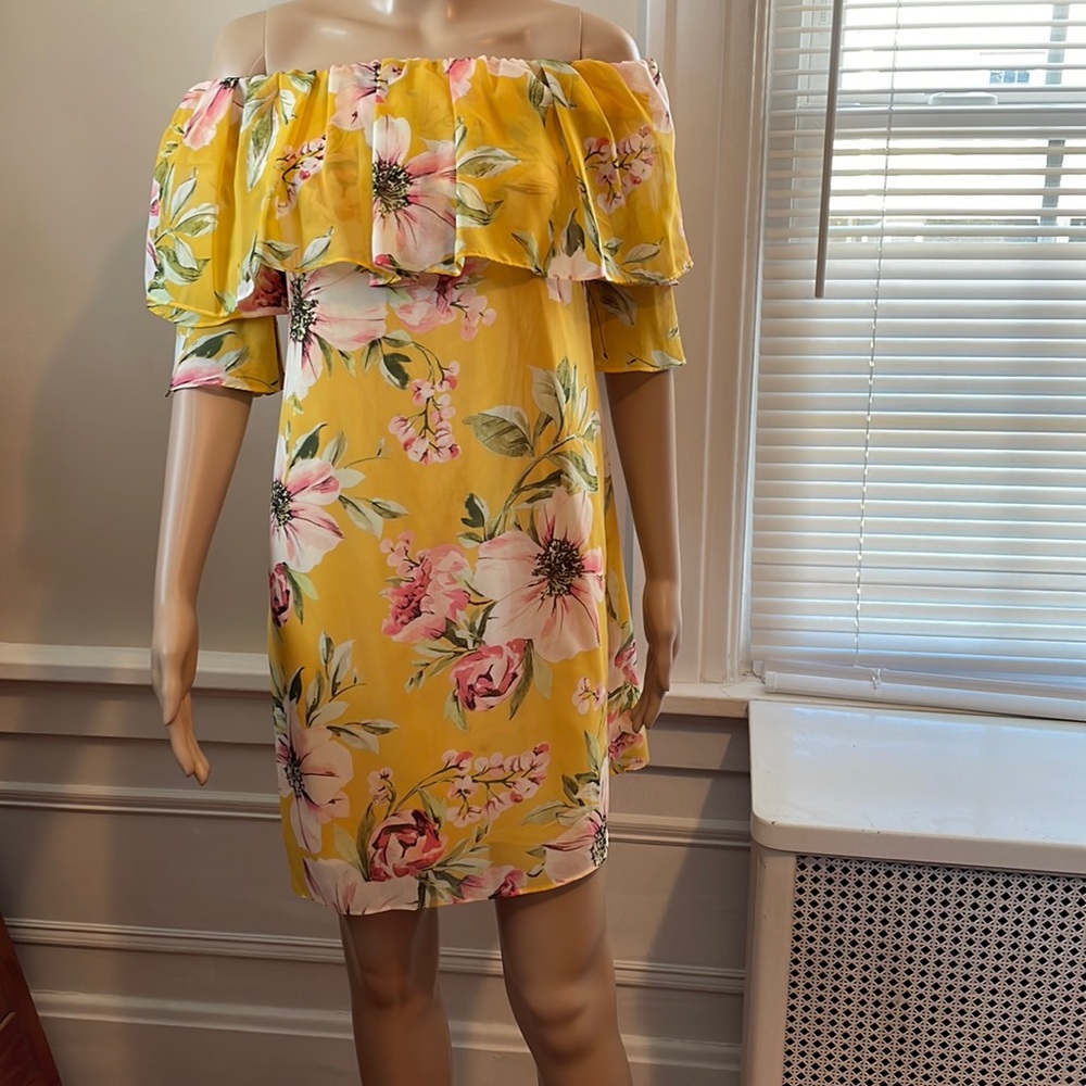 VINCE CAMUTO Size 2 yellow spring/summer floral dress
